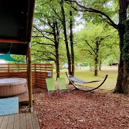 Luxusní stan Luxury Safari Tent With Hot Tub At La Fortinerie Mouliherne