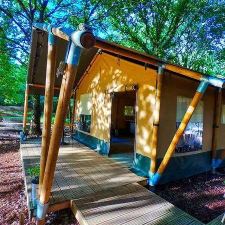 Luxusní stan Luxury Safari Tent With Hot Tub At La Fortinerie Mouliherne