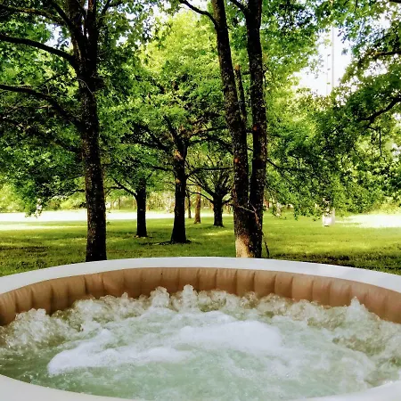 Luxury Safari Tent With Hot Tub At La Fortinerie Mouliherne